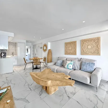 Luxury Frontline Levante Appartement *