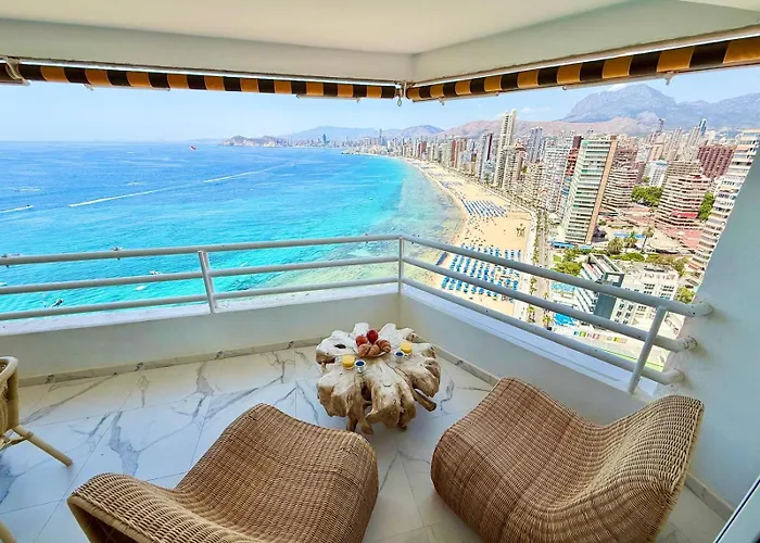 Luxury Frontline Levante شقة *
